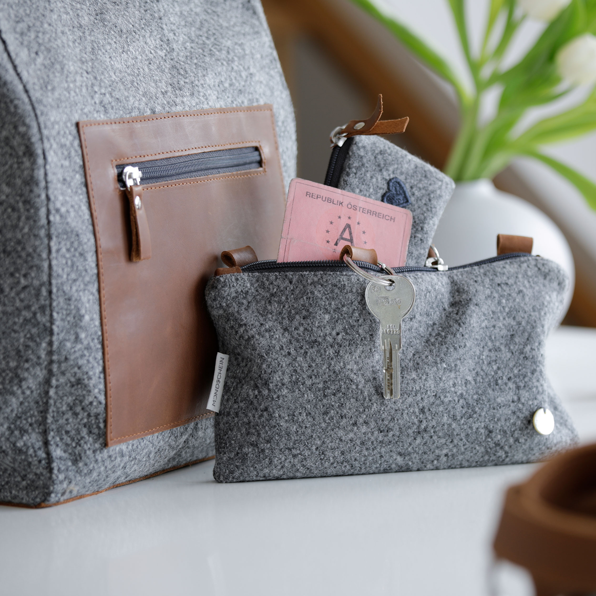 Shopper aus feinem Loden, Tasche aus Stoff für Damen, kleine Mini-Clutch zum Umhängen, Design aus Wien